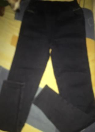 Зимние ты поверну джинсы на флисе,темно синего цвета