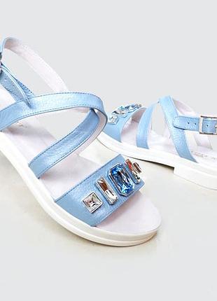 Жіночі шкіряні сандалі, блакитного кольору.