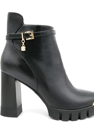Ботильоны на каблуках и трековой подошве. 40