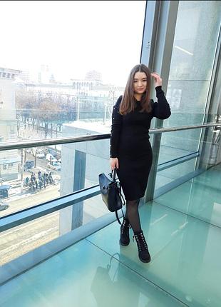 Теплое женское платье в рубчик