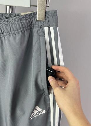Чоловічі сірі спортивні штани від adidas3 фото