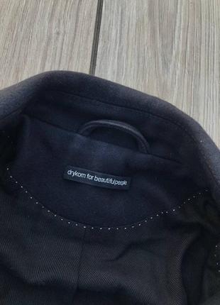 Шерстяное пальто drykorn for beautiful people стильное актуальное тренд с поясом