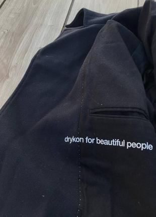 Шерстяное пальто drykorn for beautiful people стильное актуальное тренд с поясом