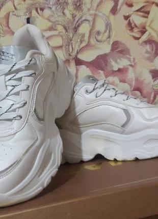 Білі кросівки на високій підошві bershka5 фото