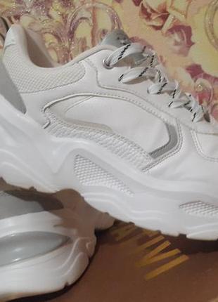 Білі кросівки на високій підошві bershka6 фото