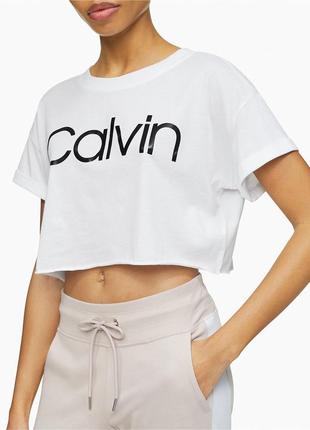 Женская укороченная футболка calvin klein