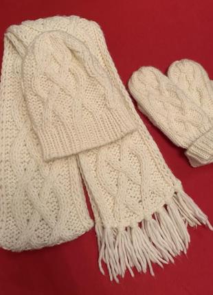 Милий набір з білої пряжі з вовною