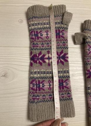 Красивые вязаные митенки перчатки без пальцев с узором скандинавском новогодним5 фото