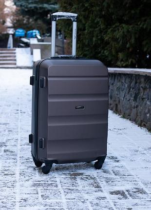 Чемодан пластиковый польского производителя wings at-01