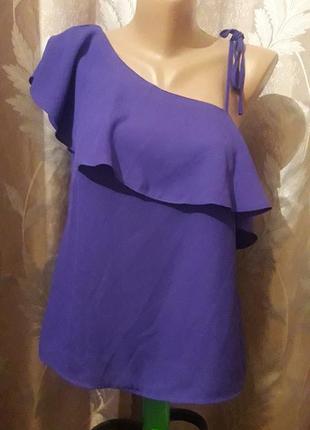 Оригинальная фиолетовая блузка на одно плече