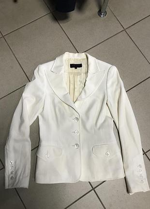 Піджак фірмовий оригінал стильний дорогий бренд escada розмір 34 або s
