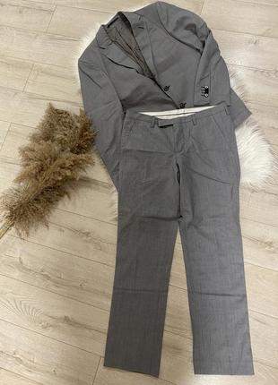 Трендовий сірий костюм унісекс у дрібну клітину