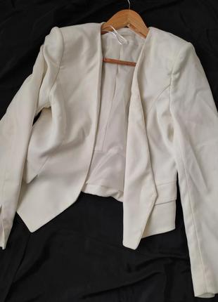 Укороченные пиджак асимметрильного кроя от h&amp;m2 фото