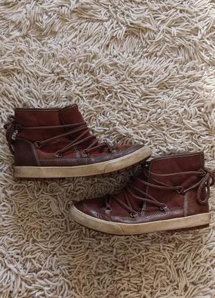 Шкіряні ,зимові черевики roxy 38-39 розмір .стан нових