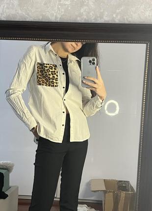 Рубашка белая с леопардом2 фото