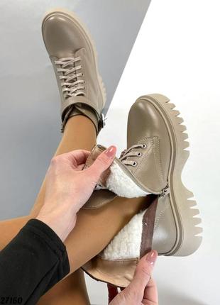 Зимние женские кожаные ботинки берцы с мехом натуральная кожа зима теплые и удобные ботиночки бежевые беж с пряжкой5 фото