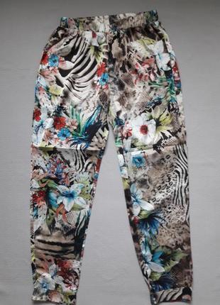 Лёгкие брюки в цветочный принт1 фото