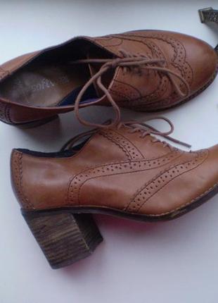 Жіночі закриті шкіряні туфлі clarks uk6 38,5-39р. напівчеревики, шкіра