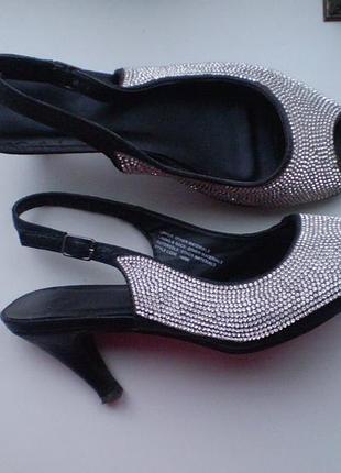 Женские босоножки блестящие 39р., с камушками