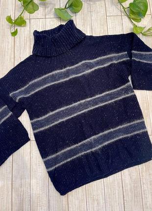 Брендовый свитер с высоким горлом1 фото