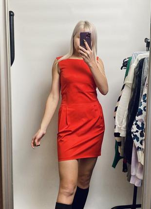 Красное атласное платье3 фото