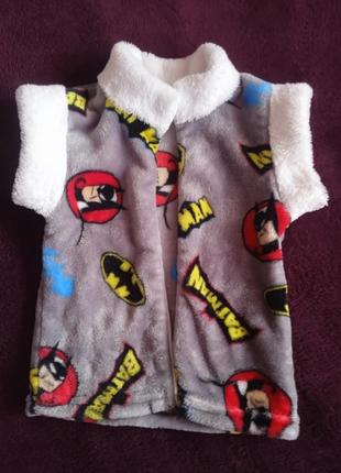 Тепла жилетка для хлопчика із бетменом