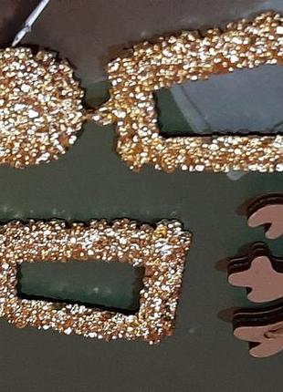 Массивные золотые акцентные серьги