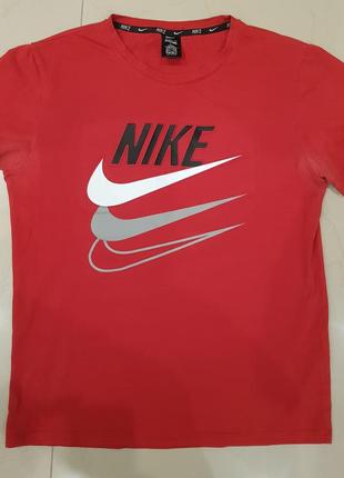 Cтильная футболка nike