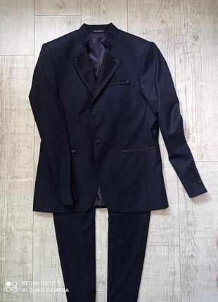 Мужской молодежный костюм темно синего цвета в идеальном состоянии