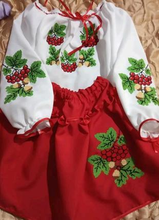 Вишитий костюм для дівчинки