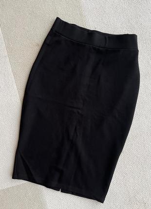 Базовая черная юбка карандаш с разрезом