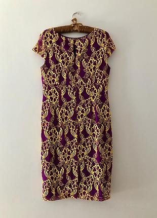 Красивое яркое платье