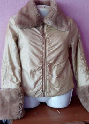 Стильна куртка з вишивкою ,38 розмір,осінь-зима,туреччина