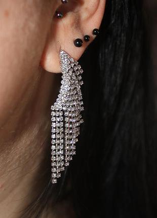 Нарядні вечірні сережки з блискучими каменями