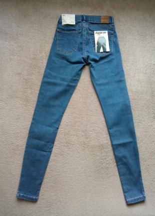 Синие джинсы скинние bershka пуш-ап4 фото