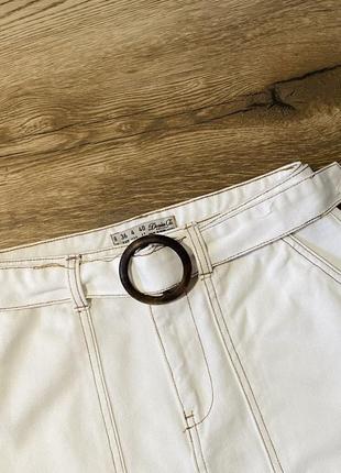 Белая джинсовая юбка с контрастной строчкой denim co2 фото