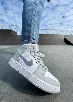 Женские кожаные кроссовки nike air jordan 1 retro high найк джорданы