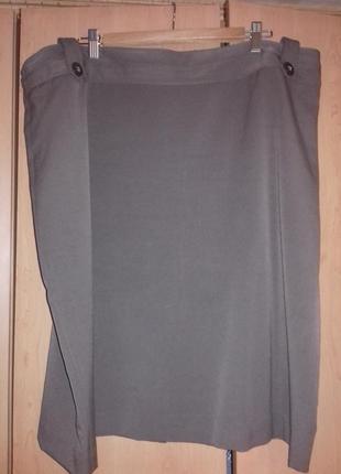 Пряма сувора спідниця