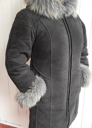 Продам серую дублёнку. состояние идеальное. размер м