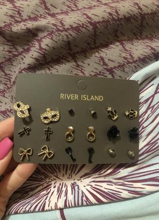 Нові сережки river island