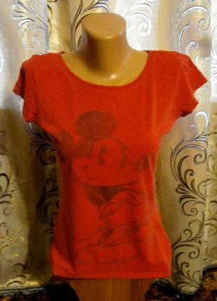 Стильна жіноча футболка clockhouse