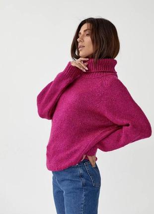 Яркий теплый свитер