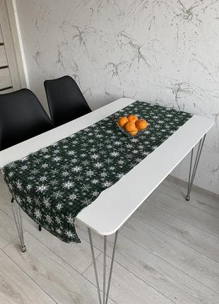 Скатерть-дорожка  новогодняя на стол (раннер) "снежинки" 180х47см