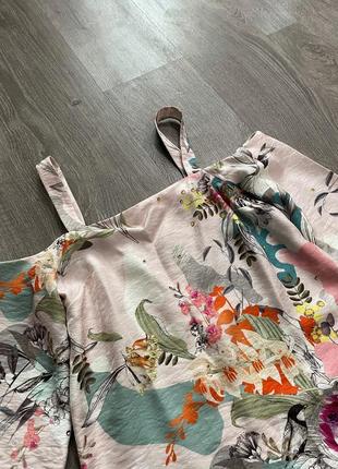 Перламутровая блестящая блуза кофточка топ в цветочный принт, открытые плечи2 фото