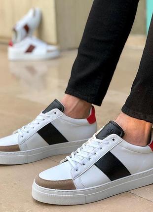 Кроссовки кожаные мужские. мужские кожаные кеды белые