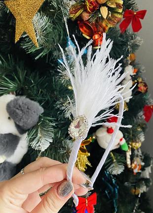 Ободок белый гетсби с перьями