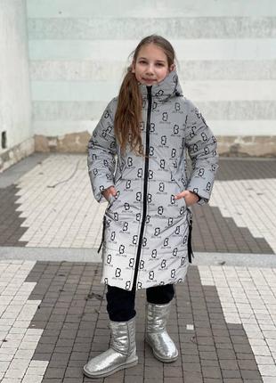 Очень теплая зимняя светоотражающая удлиненная куртка пуховик на девочку3 фото