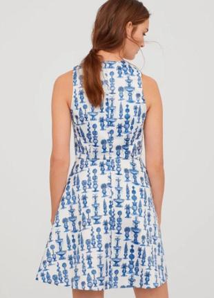 Атласна сукня жіноча  з малюнком білий / синій візерунок 40/10 h&m3 фото