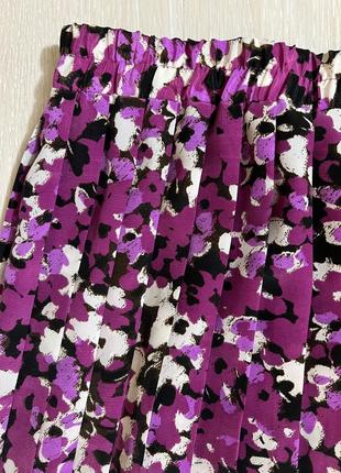 Очень красивая и стильная брендовая плиссированная юбка.4 фото