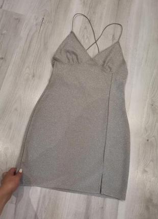 Нереальное блестящее платье с открытой спиной1 фото